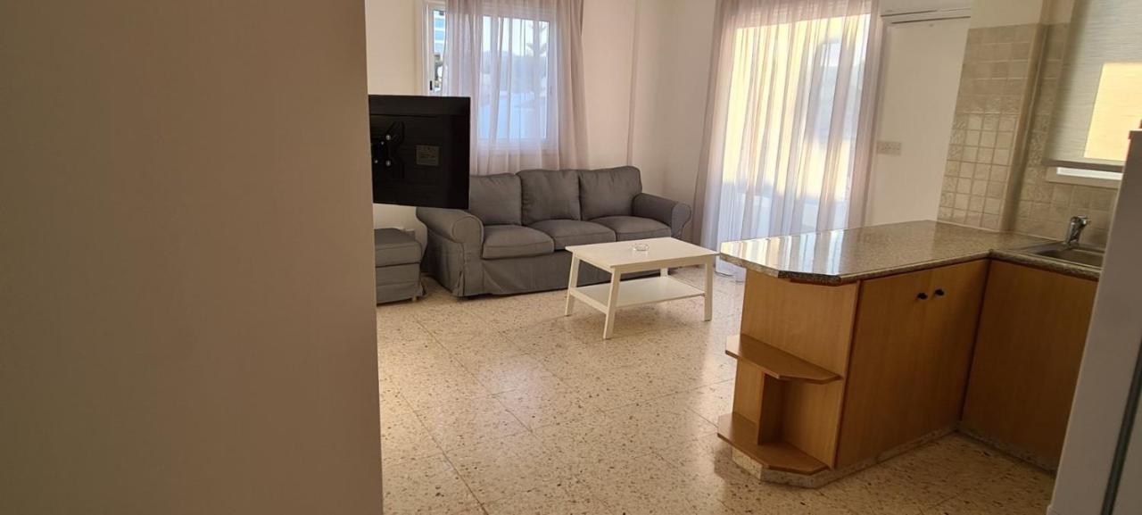 Area Apartment *